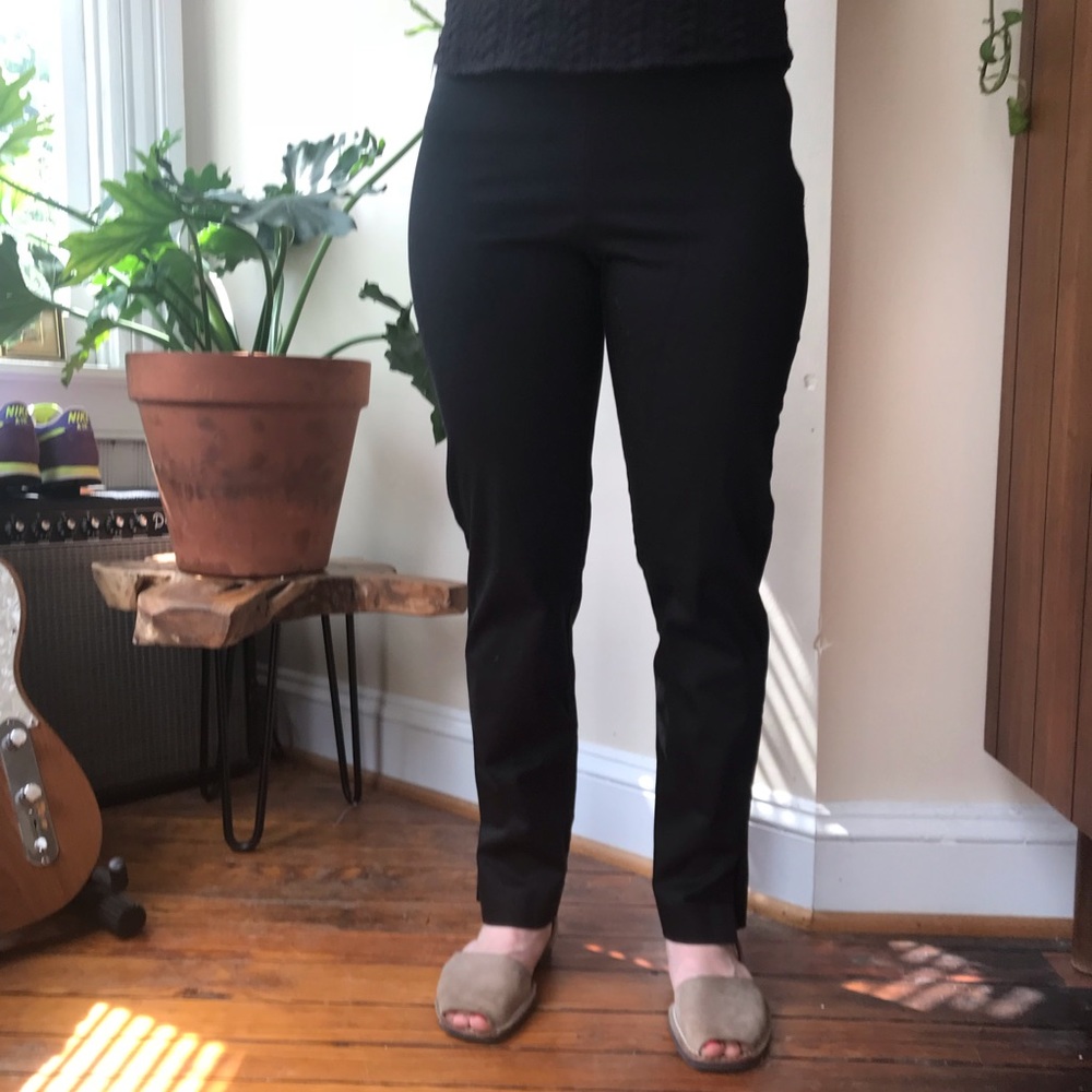 Adrienne Vittadini black crop slacks. Size 2.